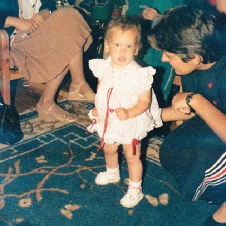 Ariana aged 1 with Dad